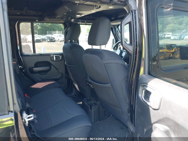 1C4HJXDG6JW273233 Jeep Wrangler Unlimited Sport S 4x4