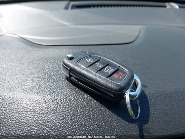 KM8J2CA49JU766493 Hyundai TUCSON SE