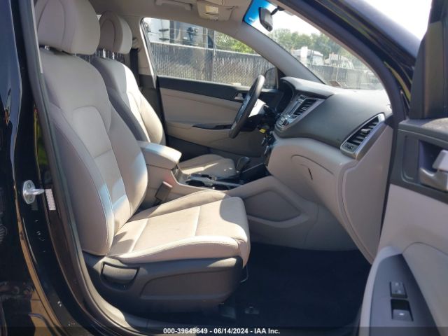 KM8J2CA49JU766493 Hyundai TUCSON SE