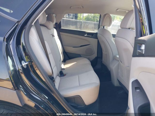 KM8J2CA49JU766493 Hyundai TUCSON SE