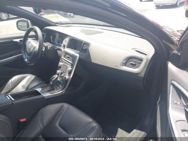 YV149MSS8H1338842 Volvo V60 T6 R-design Platinum