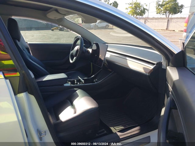 Tesla Model 3 Long Range Dual Motor All-wheel Drive 2020 5YJ3E1EB6LF667594 Image 5