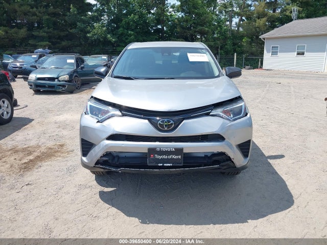 Toyota RAV4 LE 2018 JTMBFREV1JJ231548 Image 13