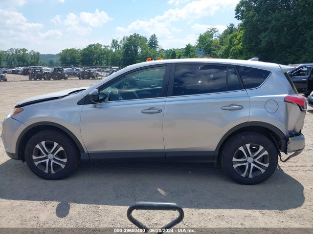 Toyota RAV4 LE 2018 JTMBFREV1JJ231548 Image 15