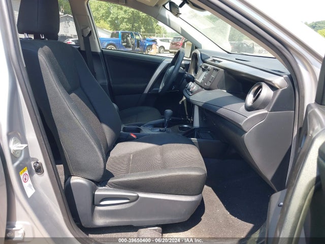 Toyota RAV4 LE 2018 JTMBFREV1JJ231548 Image 5