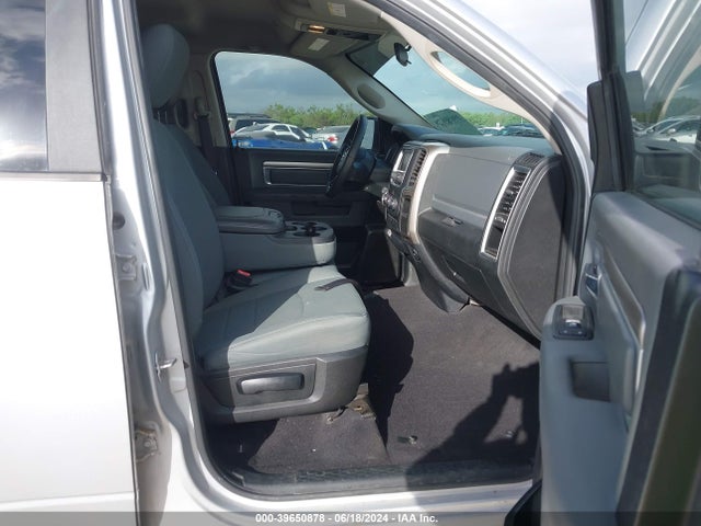 1C6RR7GG9JS315899 RAM 1500 Slt Quad Cab 4x4 6'4 Box