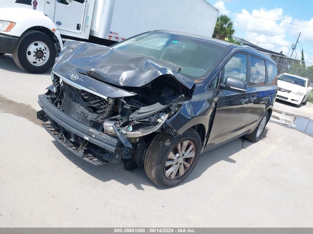 KIA SEDONA LX 2016 KNDMB5C16G6132247 Image 2