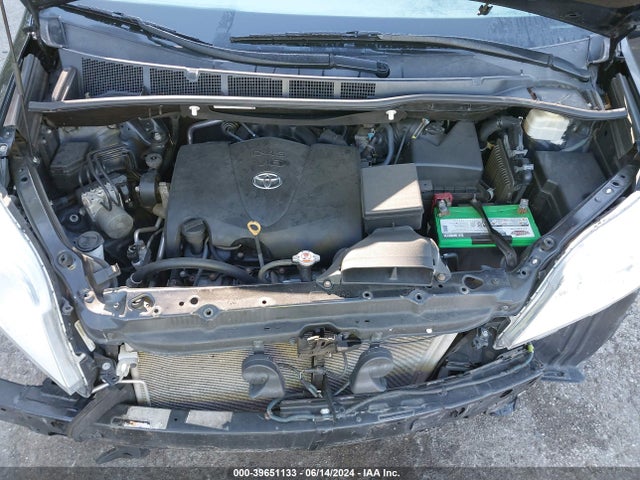 5TDDZ3DC1HS179011 Toyota Sienna Xle 7 Passenger