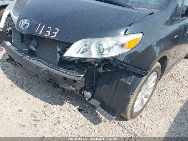 5TDDZ3DC1HS179011 Toyota Sienna Xle 7 Passenger