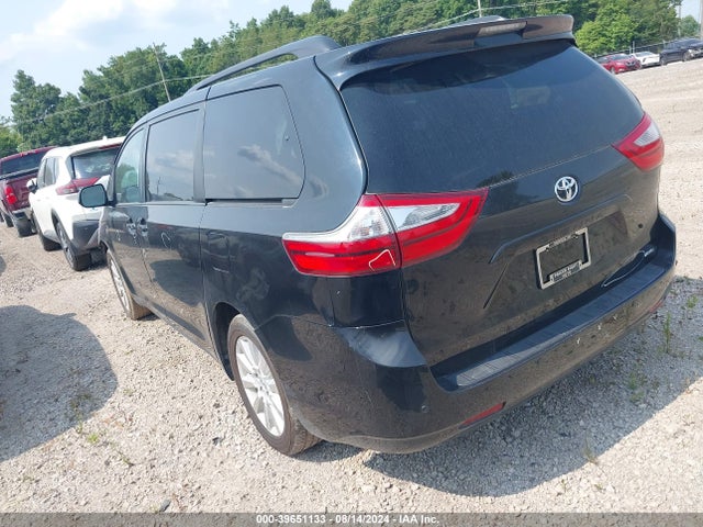 5TDDZ3DC1HS179011 Toyota Sienna Xle 7 Passenger
