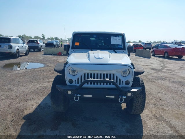 1C4BJWDG0HL579033 Jeep Wrangler Unlimited Sport 4x4