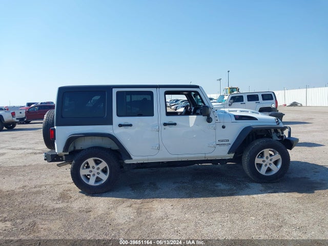 1C4BJWDG0HL579033 Jeep Wrangler Unlimited Sport 4x4
