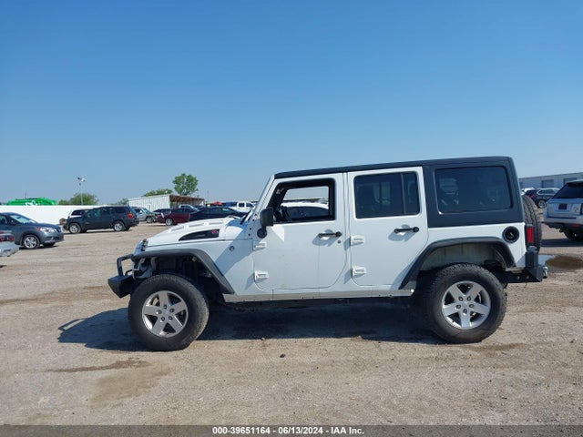 1C4BJWDG0HL579033 Jeep Wrangler Unlimited Sport 4x4