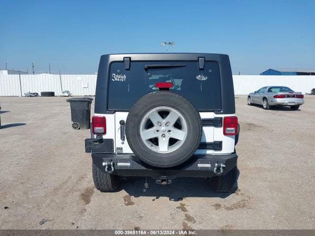 1C4BJWDG0HL579033 Jeep Wrangler Unlimited Sport 4x4