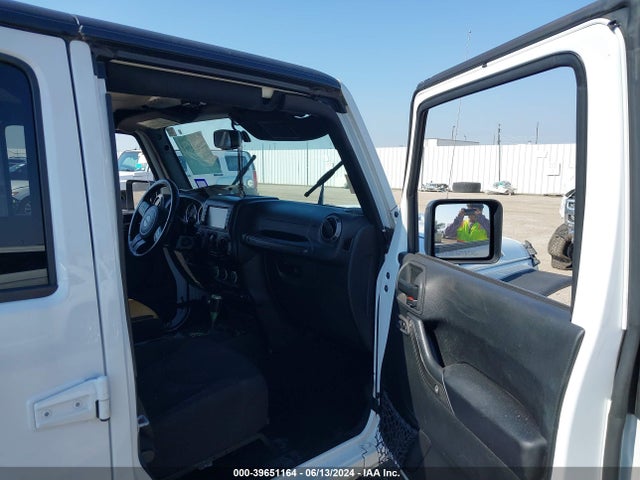 1C4BJWDG0HL579033 Jeep Wrangler Unlimited Sport 4x4
