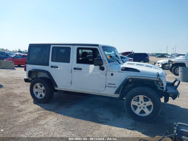 1C4BJWDG0HL579033 Jeep Wrangler Unlimited Sport 4x4