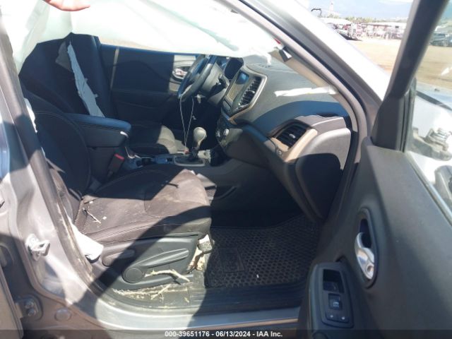 1C4PJMCS1FW745068 Jeep Cherokee Latitude