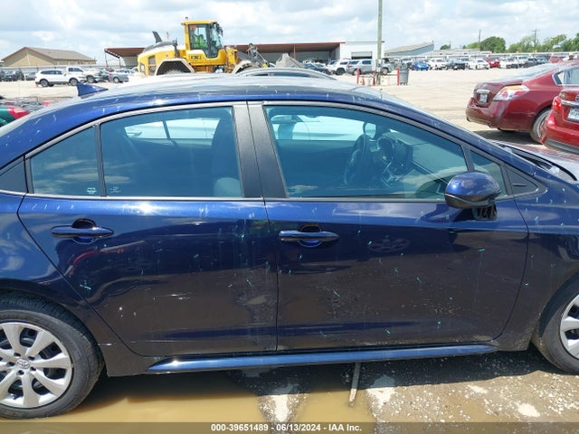 Toyota COROLLA LE 2022 5YFEPMAE2NP333137 Image 13