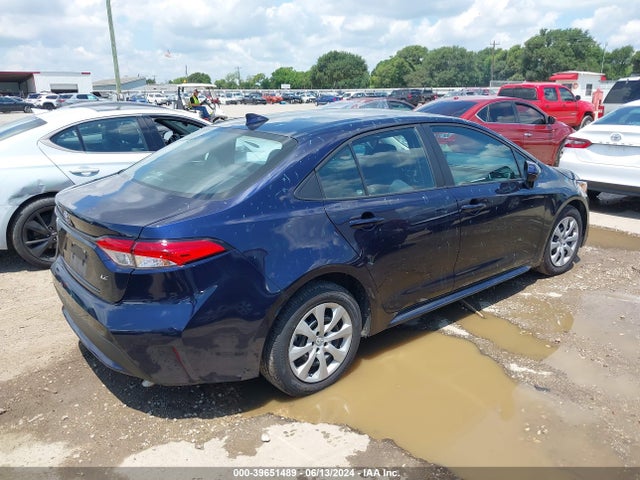 Toyota COROLLA LE 2022 5YFEPMAE2NP333137 Image 4