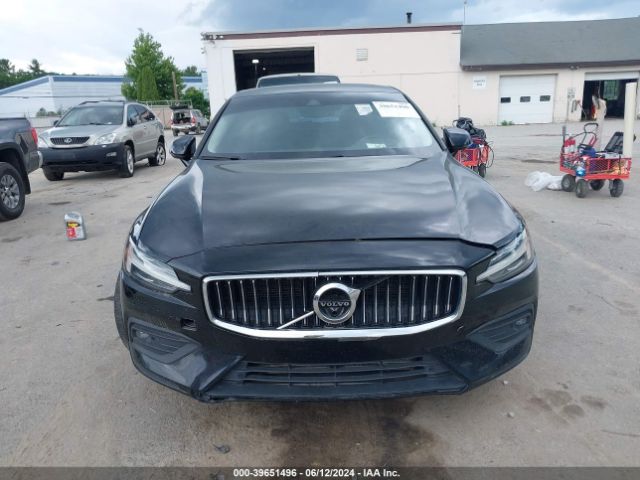7JR102FK1KG017832 Volvo S60 T5 Momentum