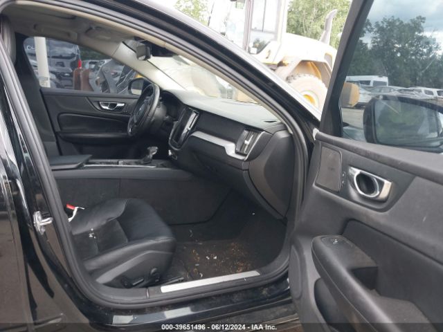 7JR102FK1KG017832 Volvo S60 T5 Momentum