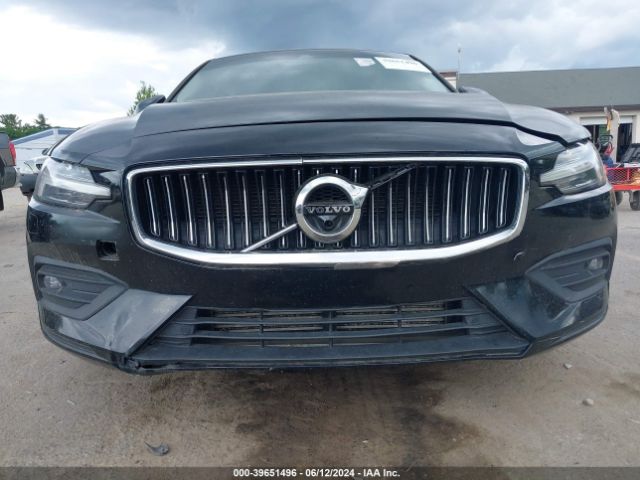 7JR102FK1KG017832 Volvo S60 T5 Momentum