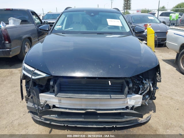 WA1LAAGE7NB012766 Audi E-tron Premium Plus Quattro
