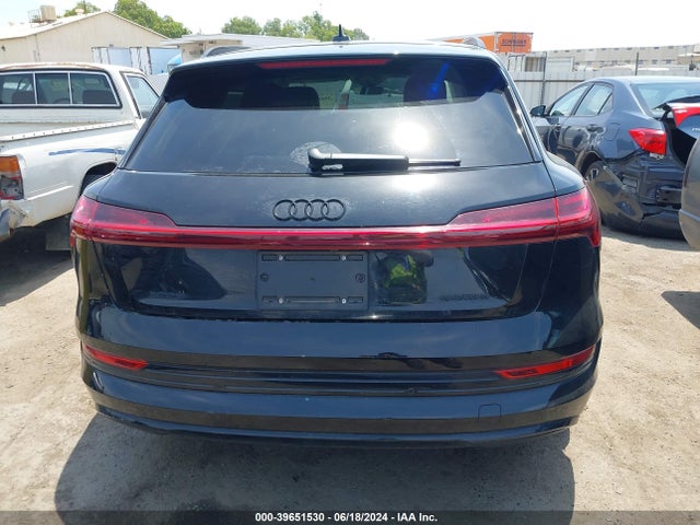 WA1LAAGE7NB012766 Audi E-tron Premium Plus Quattro