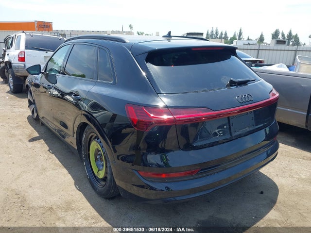 WA1LAAGE7NB012766 Audi E-tron Premium Plus Quattro
