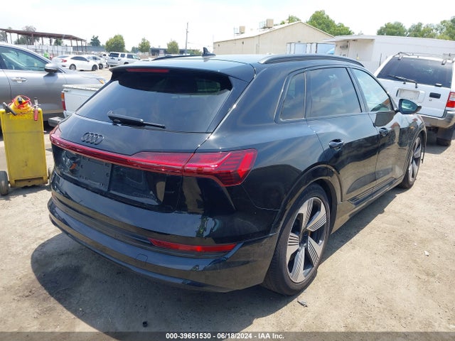 WA1LAAGE7NB012766 Audi E-tron Premium Plus Quattro