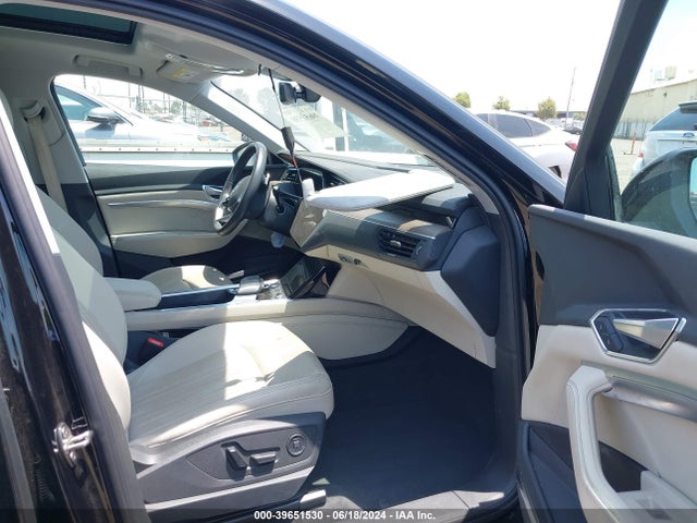 WA1LAAGE7NB012766 Audi E-tron Premium Plus Quattro