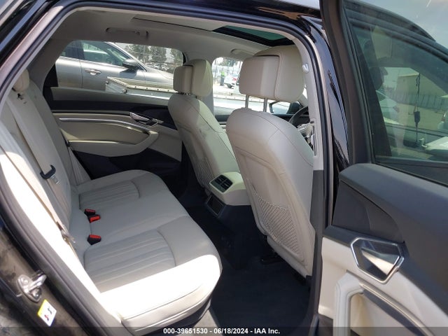 WA1LAAGE7NB012766 Audi E-tron Premium Plus Quattro