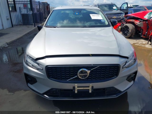 7JRL12FL7RG295403 Volvo S60 B5 Plus Dark Theme