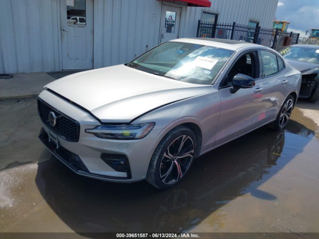 7JRL12FL7RG295403 Volvo S60 B5 Plus Dark Theme