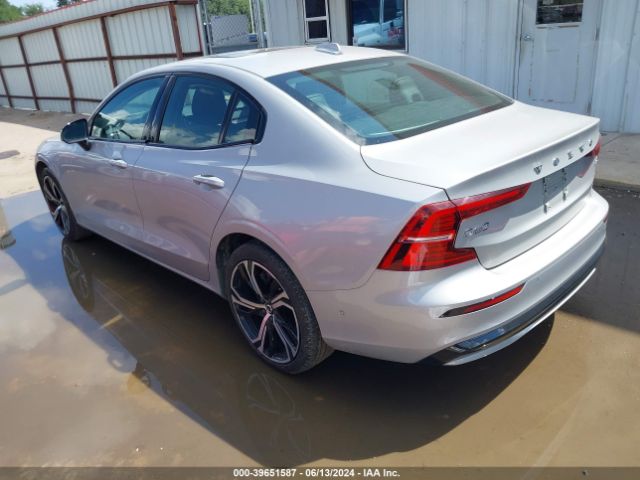 7JRL12FL7RG295403 Volvo S60 B5 Plus Dark Theme