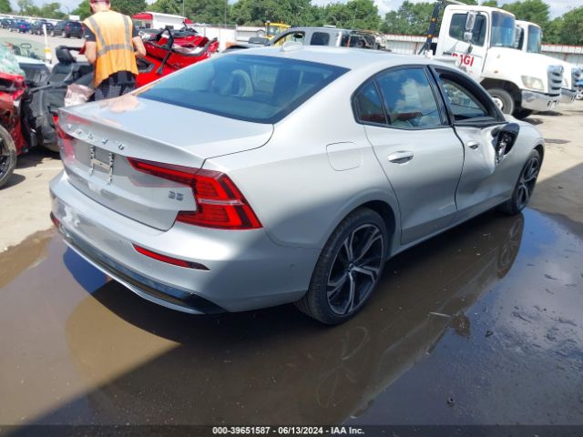 7JRL12FL7RG295403 Volvo S60 B5 Plus Dark Theme