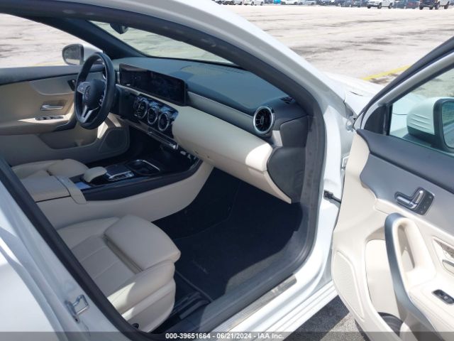 WDD3G4EB7LW039380 Mercedes-Benz A 220