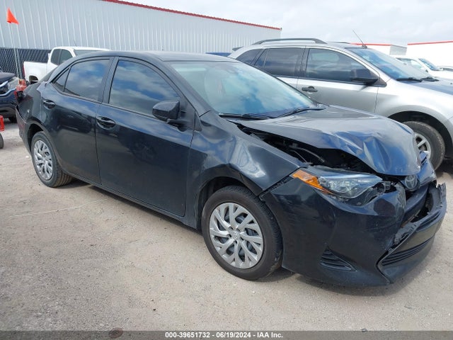 Toyota COROLLA LE 2018 5YFBURHE6JP849185 main image