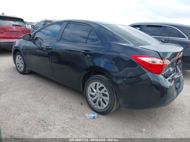 Toyota COROLLA LE 2018 5YFBURHE6JP849185 Image 3