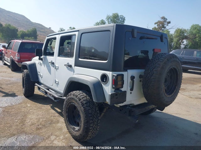 1C4BJWDG5HL541409 Jeep Wrangler Unlimited Sport 4x4