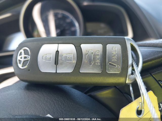 3MYDLBYVXKY522505 Toyota YARIS LE