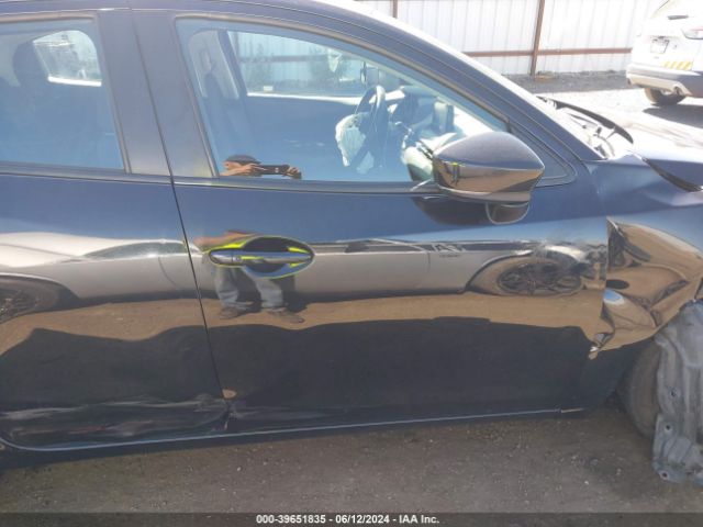 3MYDLBYVXKY522505 Toyota YARIS LE