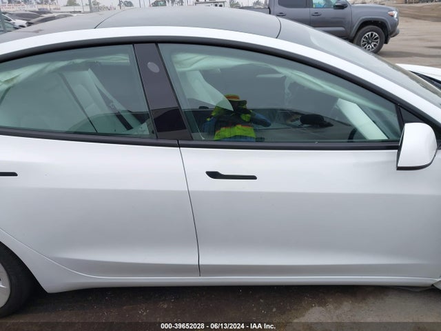 Tesla Model 3 Long Range Dual Motor All-wheel Drive 2022 5YJ3E1EB7NF136181 Image 13