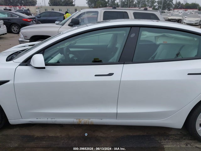 Tesla Model 3 Long Range Dual Motor All-wheel Drive 2022 5YJ3E1EB7NF136181 Image 14