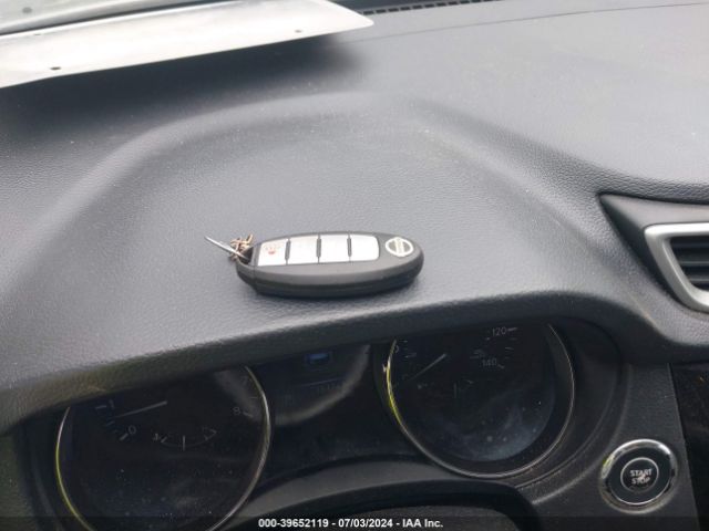 KNMAT2MT8FP526551 Nissan ROGUE SV
