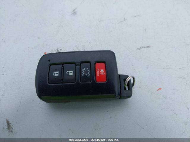 JTMWFREV4JD123425 Toyota Rav4 Xle