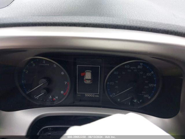 JTMWFREV4JD123425 Toyota Rav4 Xle