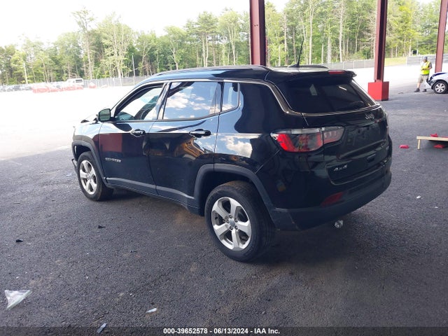 3C4NJDBB9KT807017 Jeep Compass Latitude 4x4