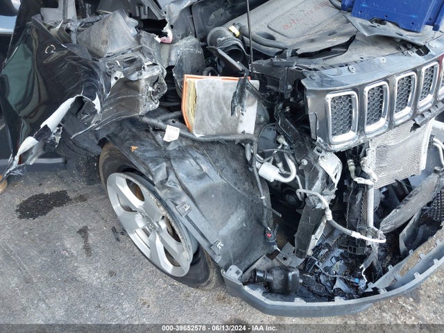 3C4NJDBB9KT807017 Jeep Compass Latitude 4x4