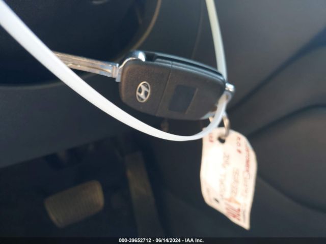 KM8J33A45GU090811 Hyundai TUCSON SE